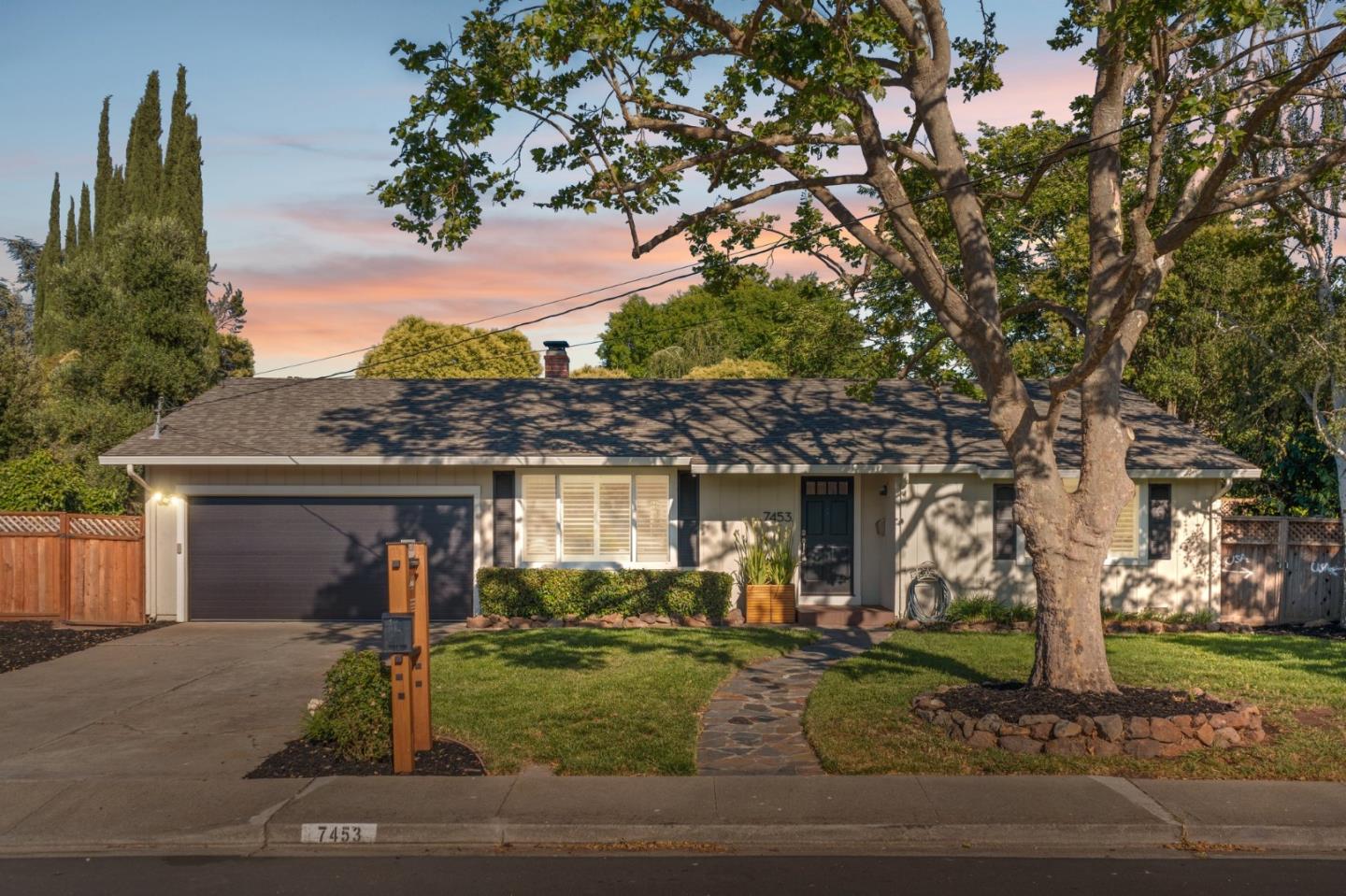 <div  class="section-title">Property design advisory</div>